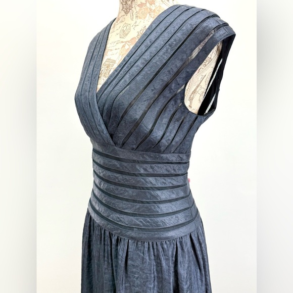 ADRIANNA PAPELL Deep navy imprint sheer stripe double V Midi Dress size 12 - Picture 4 of 14